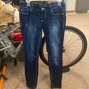 Vanity size 28x32 skinny jeans